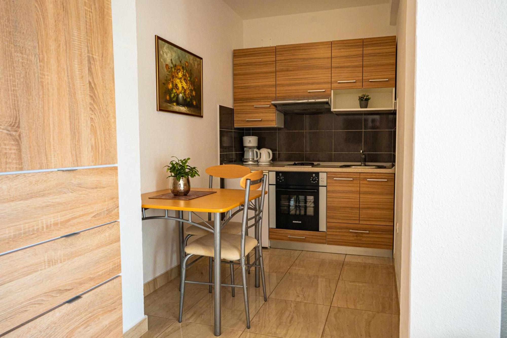Apartmani Kremena Small Beach 200M Klek Exterior foto